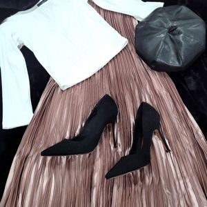 Black Pointed Wide Fit 4' inch Pumps